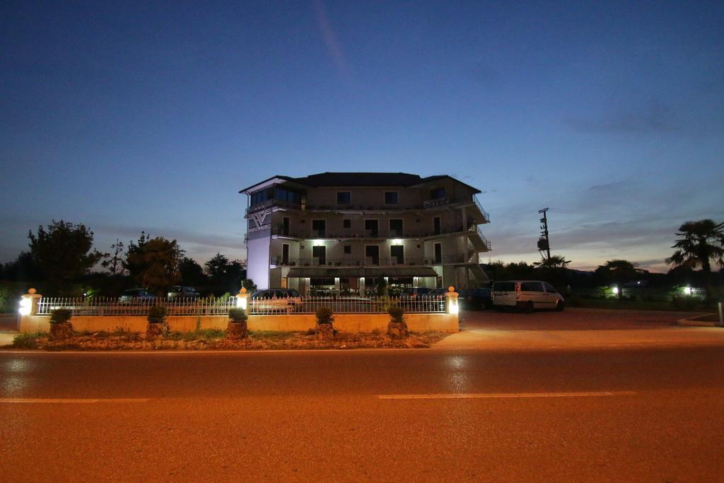 Hotel Verzaci Rinas Zewnętrze zdjęcie