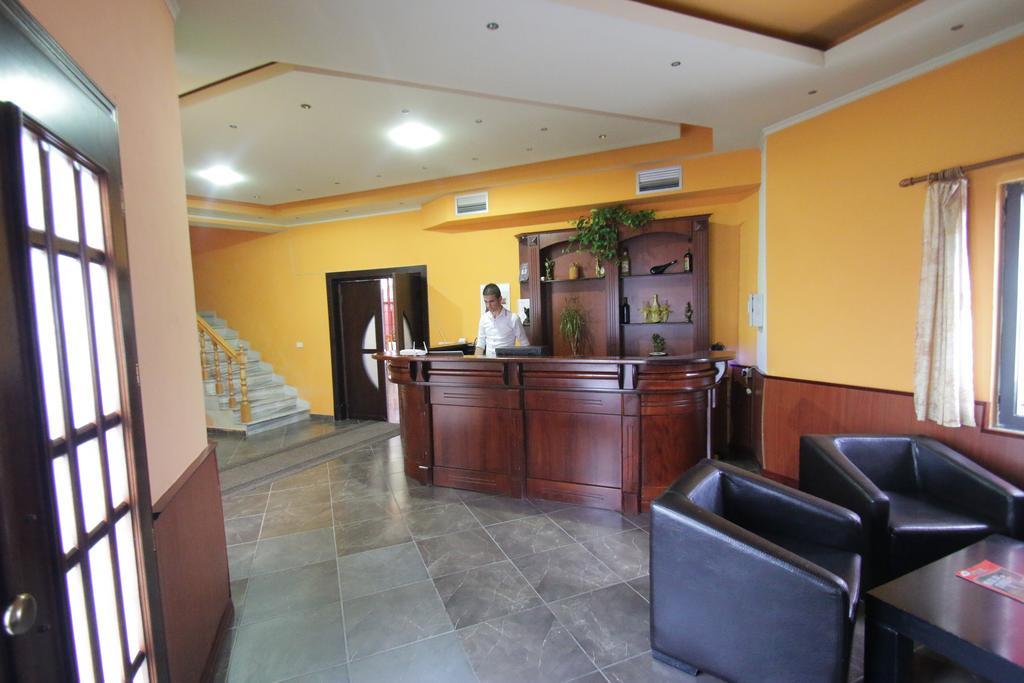Hotel Verzaci Rinas Zewnętrze zdjęcie